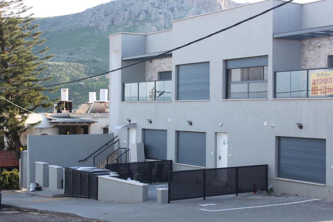 נוף הארבל עם חלון לכינרת Appartement Migdal Buitenkant foto
