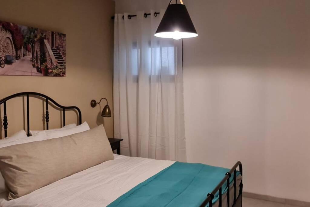 נוף הארבל עם חלון לכינרת Appartement Migdal Buitenkant foto
