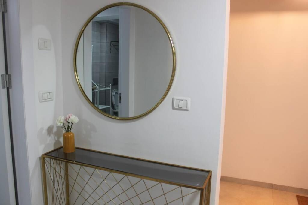 נוף הארבל עם חלון לכינרת Appartement Migdal Buitenkant foto