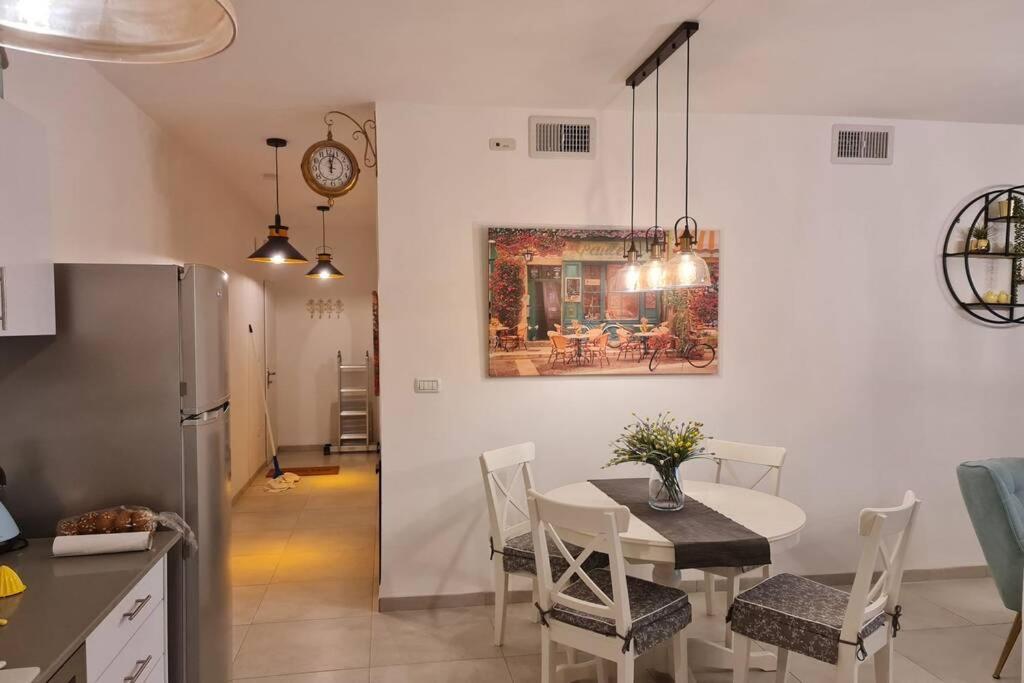 נוף הארבל עם חלון לכינרת Appartement Migdal Buitenkant foto