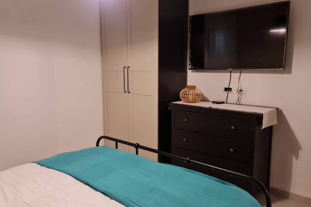 נוף הארבל עם חלון לכינרת Appartement Migdal Buitenkant foto