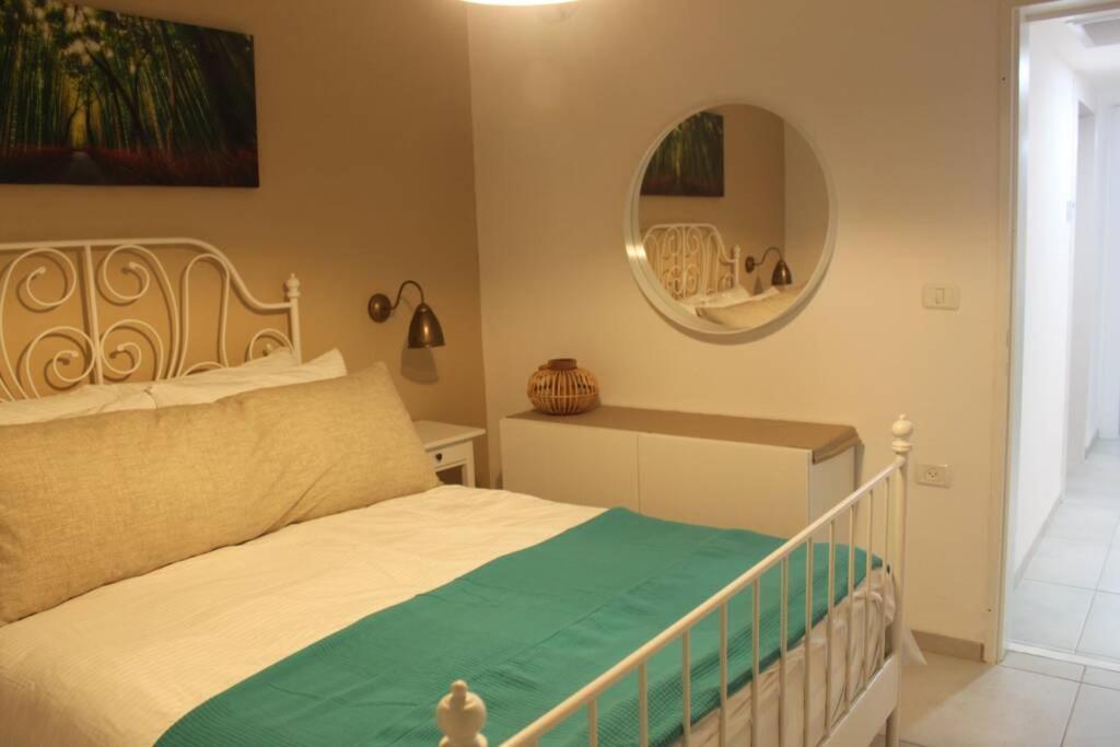 נוף הארבל עם חלון לכינרת Appartement Migdal Buitenkant foto